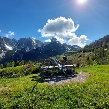 Huette Neuhaus Annaberg im Lammertal