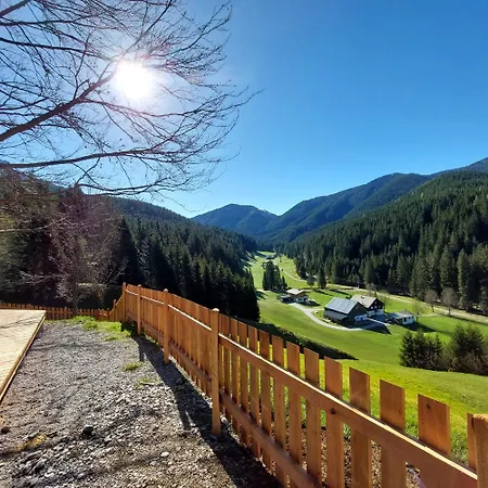 Huette Neuhaus بيت للعطل